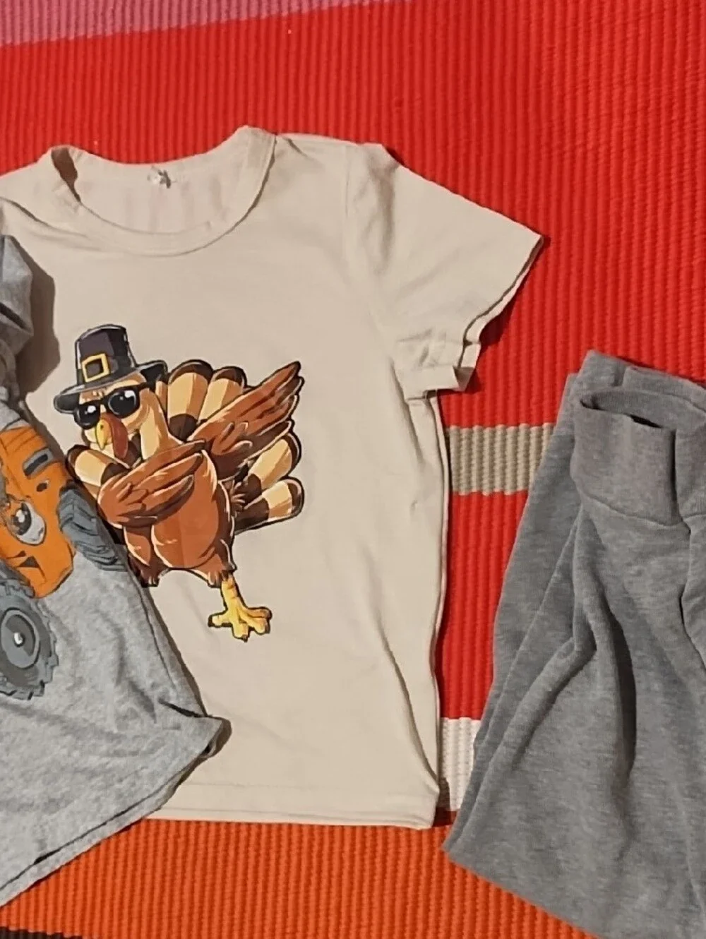 Bundle Of 6 Unisex Tees And Pants 4T EUC.